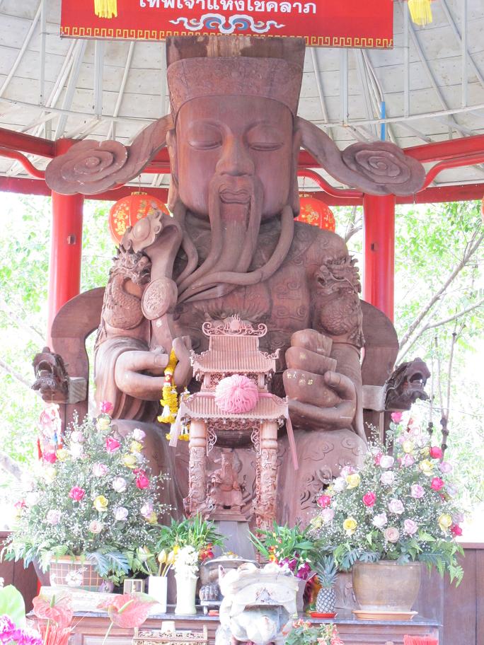 Kanchanaburi. оба берега реки Квай