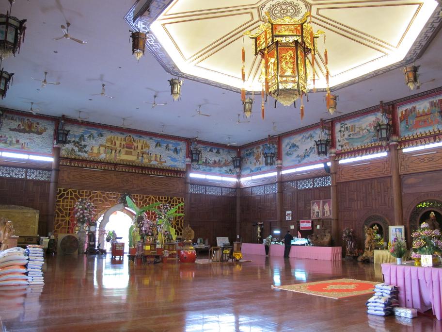 Kanchanaburi. оба берега реки Квай