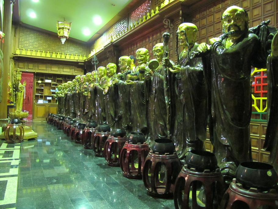 Kanchanaburi. оба берега реки Квай