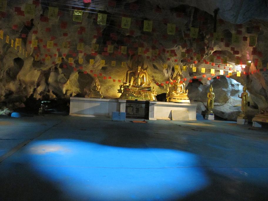 Kanchanaburi. оба берега реки Квай