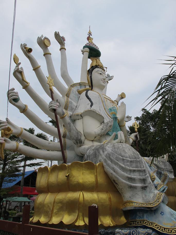 Kanchanaburi. оба берега реки Квай