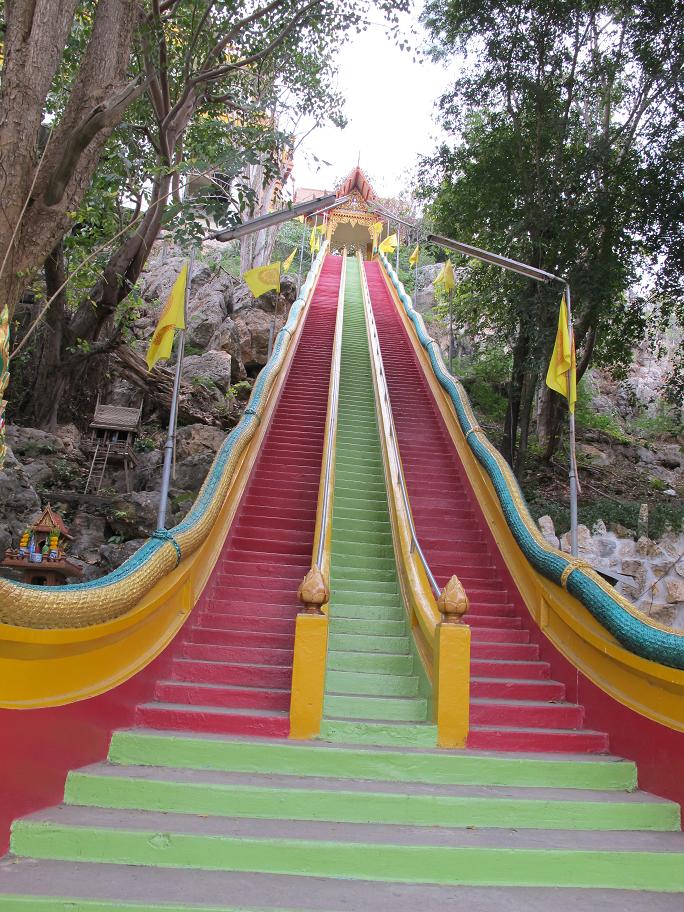 Kanchanaburi. оба берега реки Квай