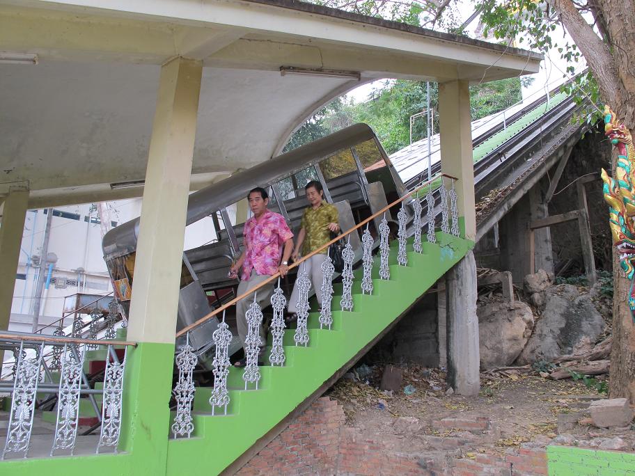 Kanchanaburi. оба берега реки Квай