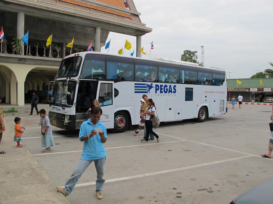 Kanchanaburi. оба берега реки Квай