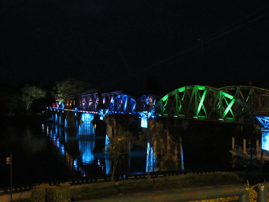 Kanchanaburi. оба берега реки Квай