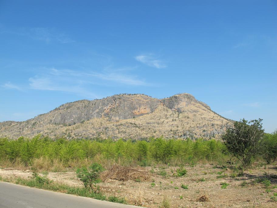 Kanchanaburi. оба берега реки Квай