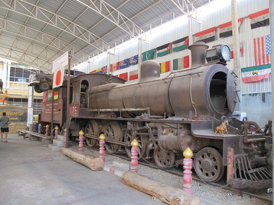 Kanchanaburi. оба берега реки Квай