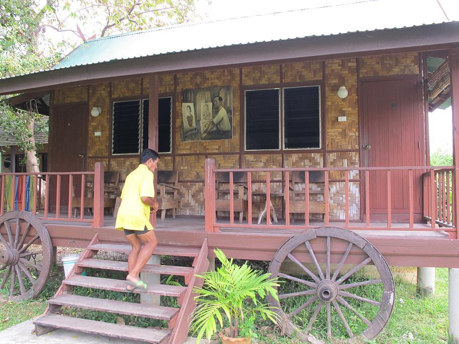 Kanchanaburi. оба берега реки Квай