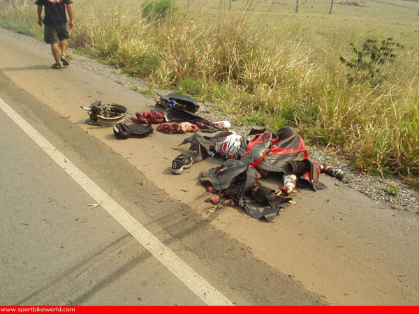 http://www.moto.kiev.ua/_people/_25712200305/gsxr_crash.jpg